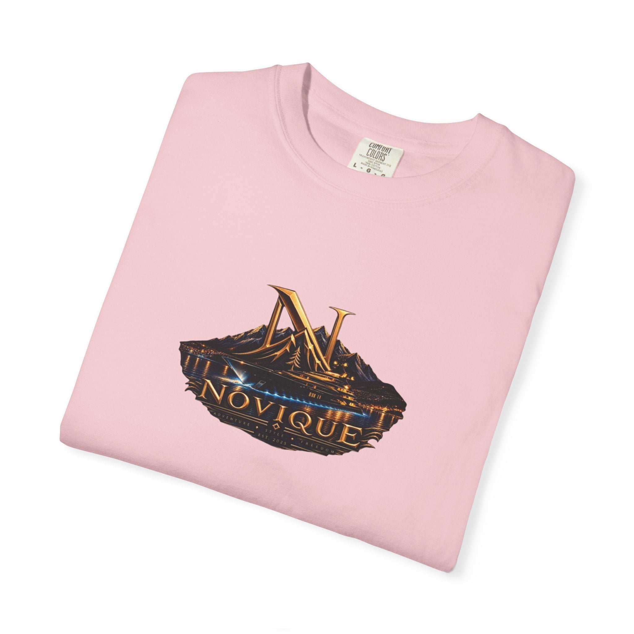 Novique Yacht T-Shirt — Vintage Mountain Crest Graphic Tee